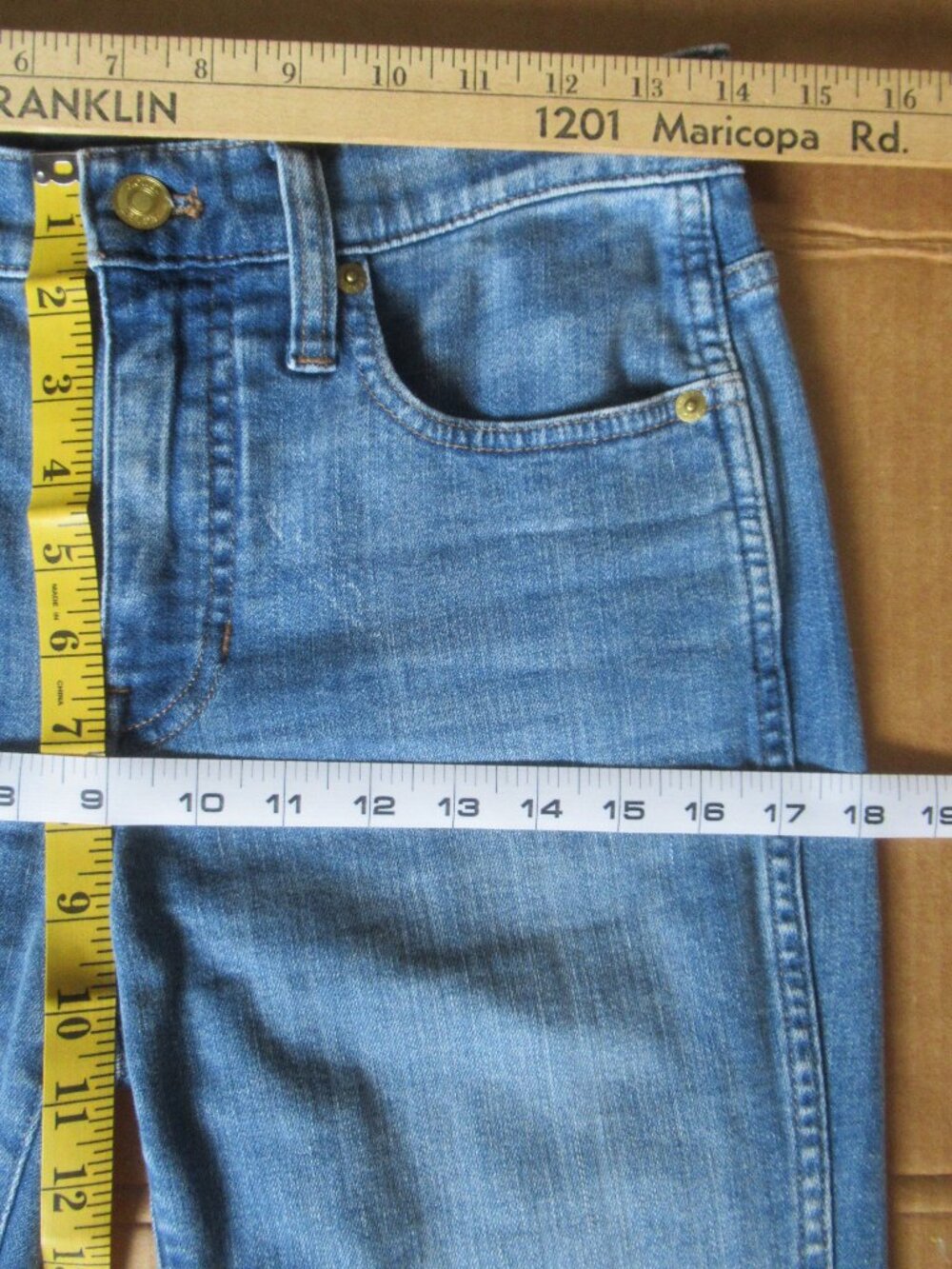J.Crew 9 Inch Vintage Slim Straight Light Wash Jeans | Size 26 - Picture 4 of 13